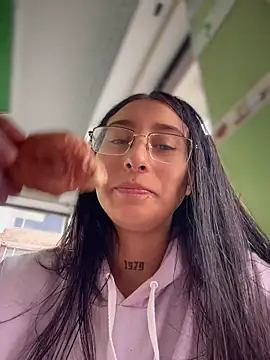 Violeet-Smith online show from April 20, 6:11 pm