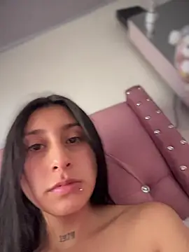 Violeet-Smith online show from April 7, 8:33 pm