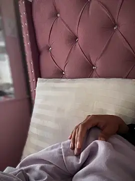 Violeet-Smith online show from April 19, 6:10 pm