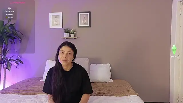 RoxaneMilf online show from October 21, 1:04 pm