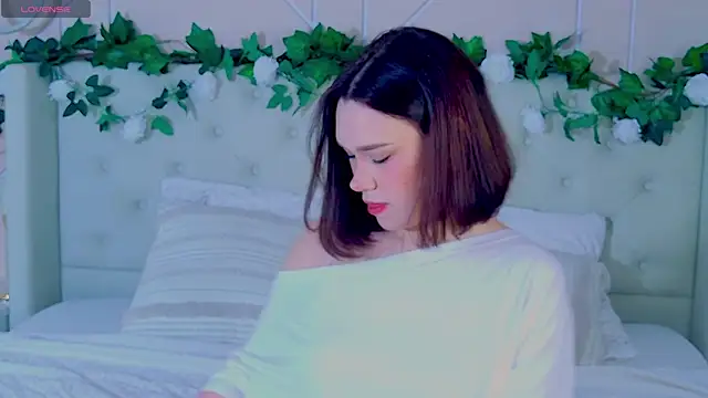 KoriPaul online show from April 25, 5:21 am