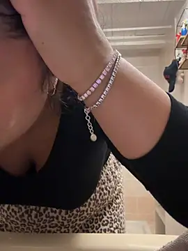 gatitalocahot online show from February 11, 10:33 pm