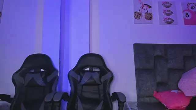 kittymonroe1 online show from April 24, 6:33 pm