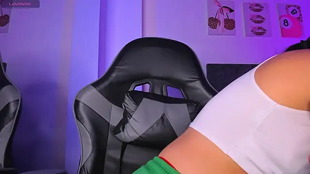 kittymonroe1 online show from April 21, 6:15 pm