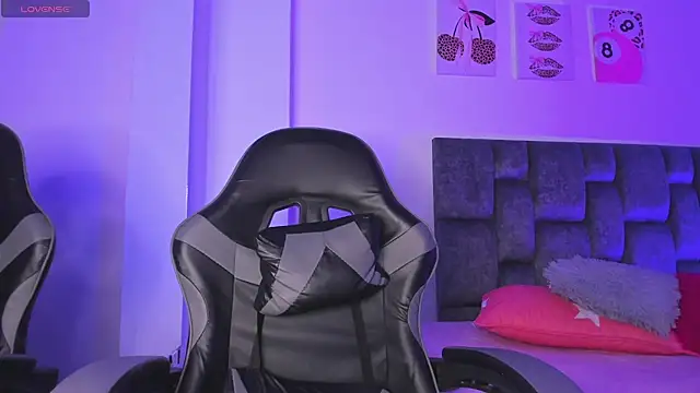 kittymonroe1 online show from April 25, 6:27 pm