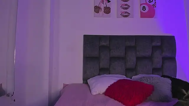 kittymonroe1 online show from June 4, 6:01 pm