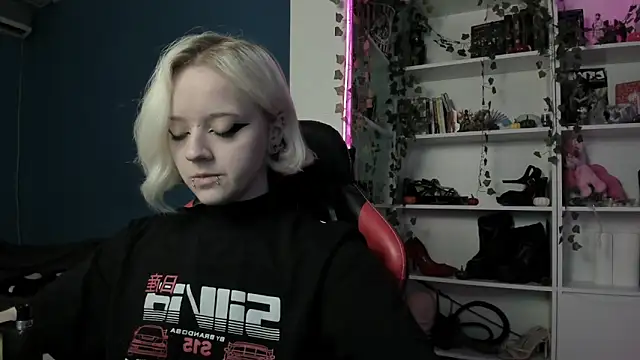 Holy Mistress S online show from November 12, 9:07 am