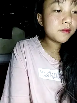 Quynhsumon online show from March 10, 4:00 pm