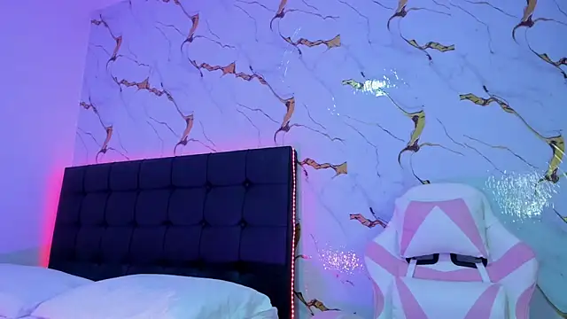 Scarlet DLuce online show from April 21, 9:05 am