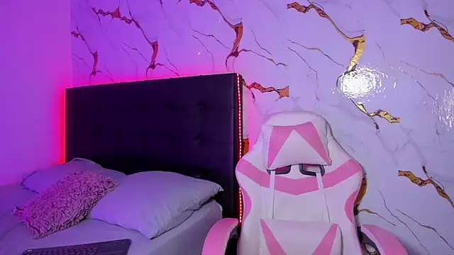 Scarlet DLuce online show from March 29, 9:19 am