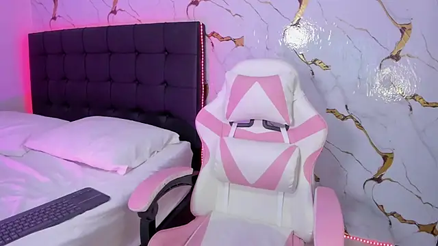 Scarlet DLuce online show from April 23, 9:17 am