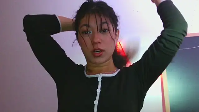 LissyM online show from April 28, 4:33 pm