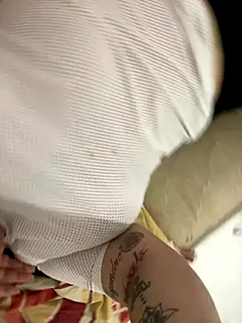 Snapshot of abby-hiltton chatting on November 1, 9:08 pm abby-hiltton online show from November 1, 9:08 pm