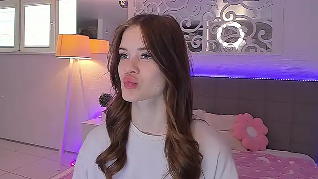 LuisaClover online show from April 27, 12:24 pm