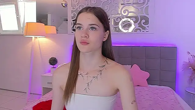 LuisaClover online show from June 7, 12:34 pm