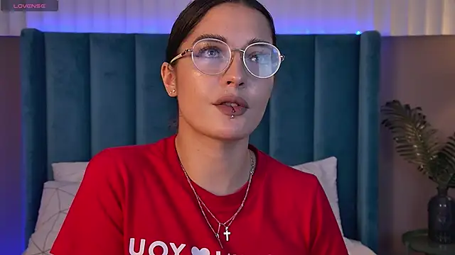 EricaKors online show from February 4, 8:39 am