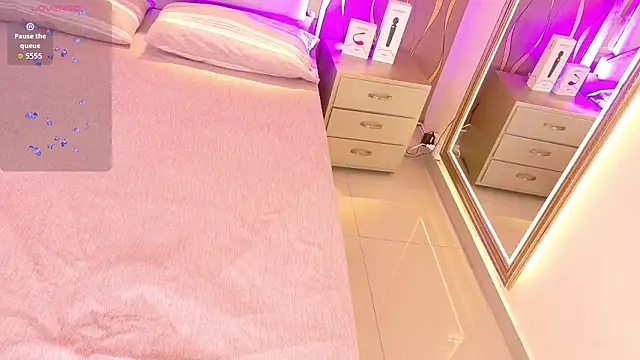 iam nicolle online show from March 7, 1:51 pm