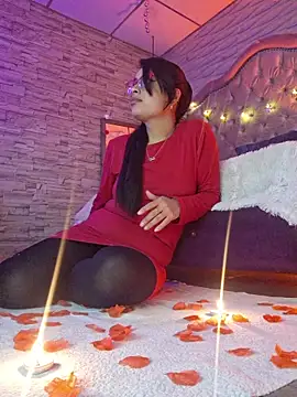 Roxanne Han online show from February 10, 12:30 pm