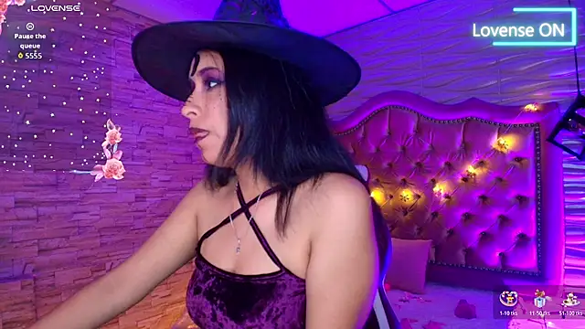 Snapshot of Roxanne_Han chatting on October 30, 11:44 am Roxanne Han online show from October 30, 11:44 am