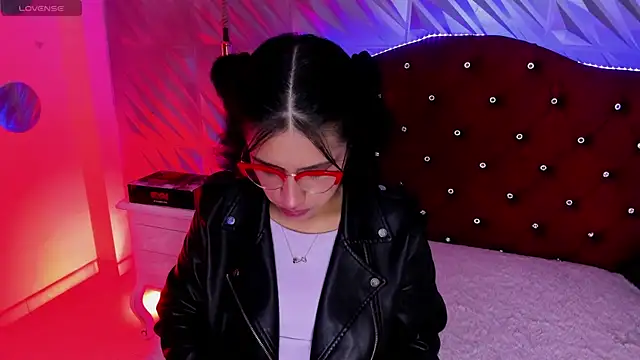 Roxanne Han online show from April 24, 12:08 pm