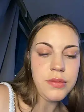 elliepixie online show from April 23, 12:30 am