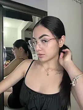 IslaCole online show from February 5, 11:19 pm