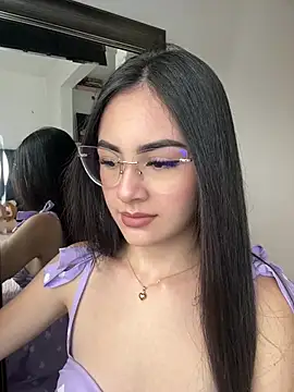 IslaCole online show from January 10, 8:13 pm