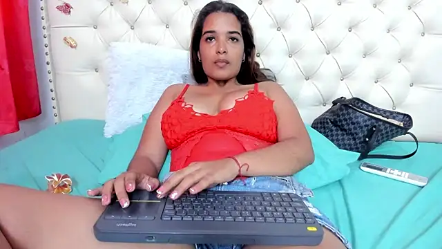 celena wonder online show from April 25, 7:33 pm