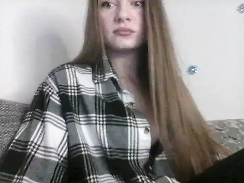 EllaMoonlight online show from November 6, 9:10 pm