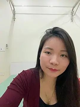 Bee Yellow00 online show from February 25, 4:55 am