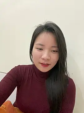 Bee Yellow00 online show from February 11, 4:47 am