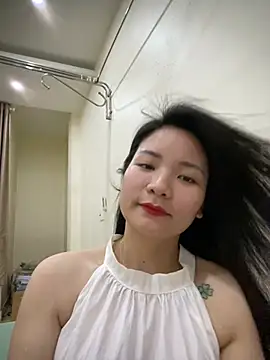 Bee Yellow00 online show from March 2, 5:19 am