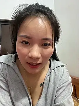 Bee Yellow00 online show from November 2, 9:23 am