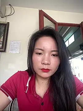 Bee Yellow00 online show from April 21, 2:51 am