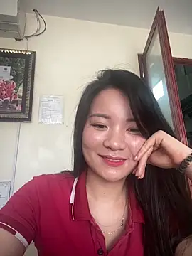 Bee Yellow00 online show from April 22, 4:20 am