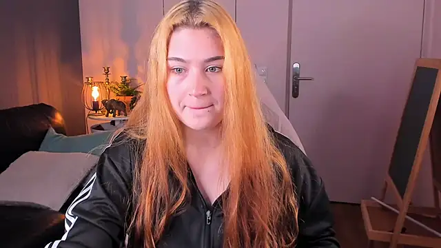 LilytLuu online show from November 25, 11:01 am