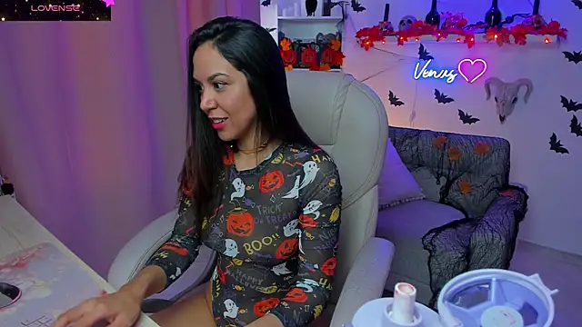 Snapshot of VenusIslove chatting on October 8, 8:02 pm VenusIslove online show from October 8, 8:02 pm