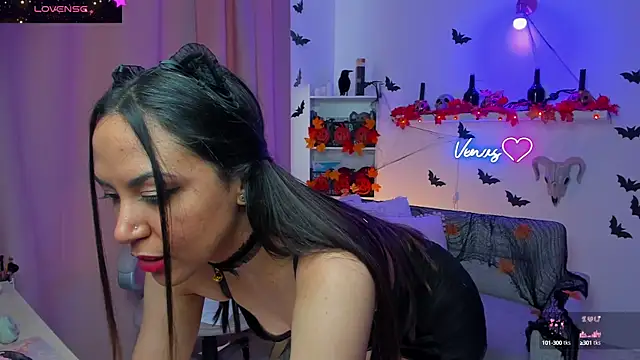 Snapshot of VenusIslove chatting on October 12, 9:39 pm VenusIslove online show from October 12, 9:39 pm