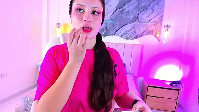 Esmesweet23 online show from December 20, 8:46 pm