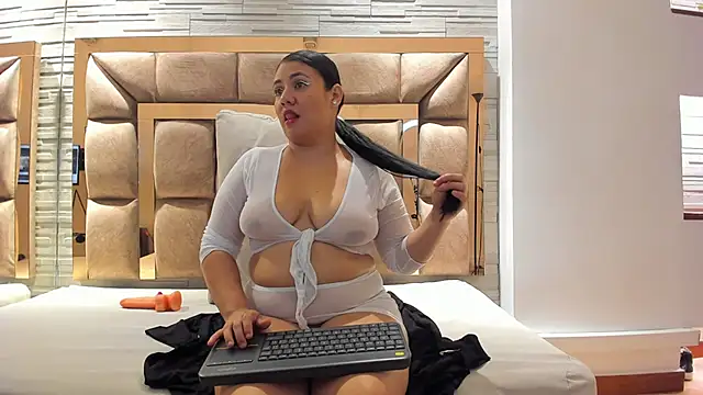 kiarah cowell online show from October 28, 3:12 am