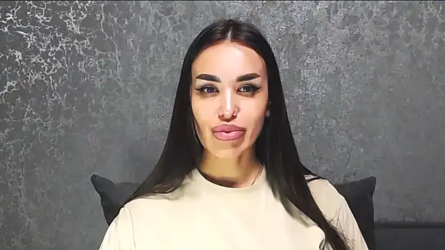 velvetveyraX online show from April 7, 6:32 pm