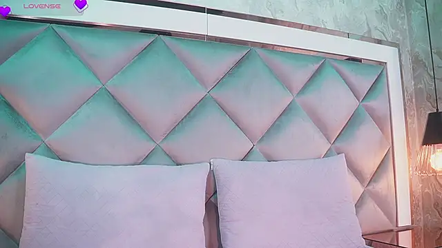  giggy 2 online show from April 24, 12:30 pm