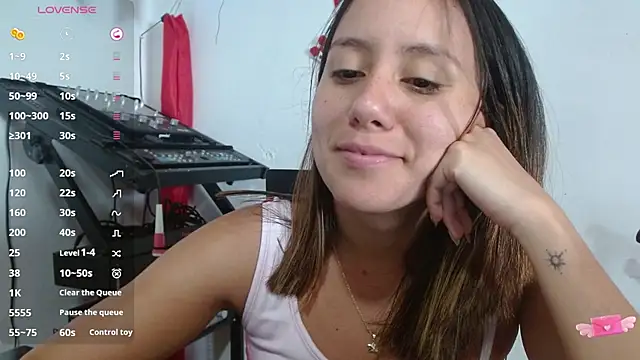 LunaaMorena online show from January 7, 6:00 pm