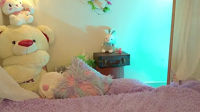 ISA NIXON online show from April 21, 9:44 pm