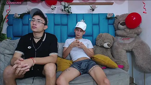 Hot Boys Latinos X online show from February 15, 7:02 pm