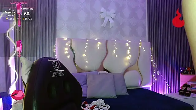 MAIILY TAY online show from December 18, 12:32 pm