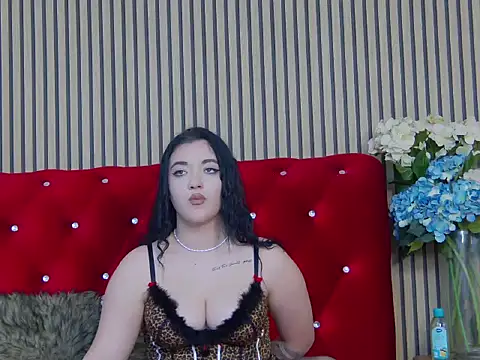 LaraBloom online show from November 21, 8:33 pm