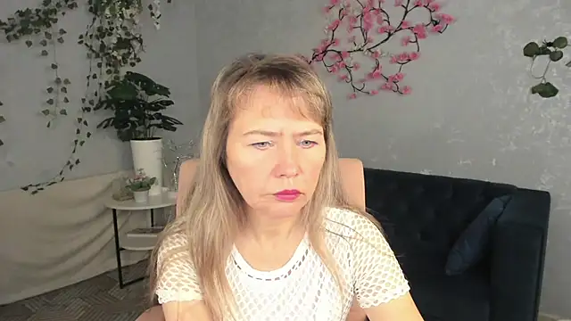 Carla Vogue online show from November 15, 3:07 am