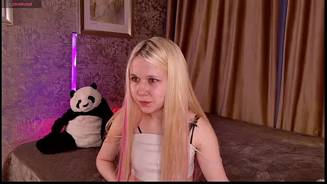 VivieSunn online show from April 26, 3:43 pm