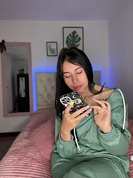 BIJOU SECRET online show from April 18, 4:04 am